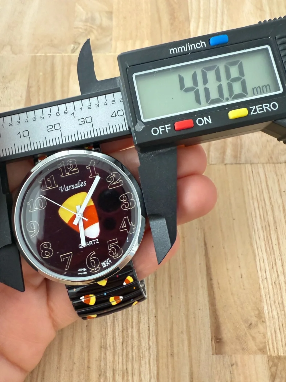 Varsales ladies Halloween candy corn novelty watch NEW BATTERY